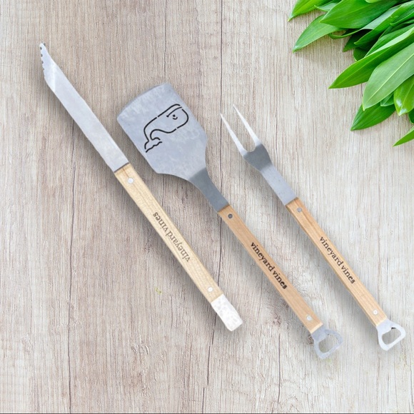 Vineyard Vines Other - Vineyard Vines outdoor Barbecue grilling utensil Set